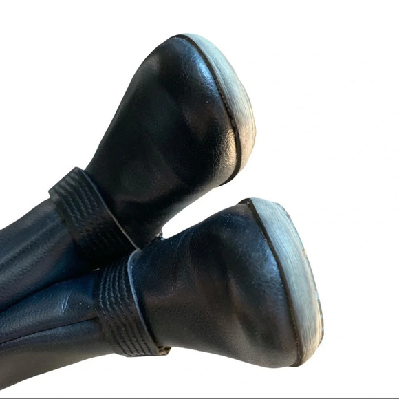 Clarks • Riddle Wonder Ankle Boots - Picture 5 of 9